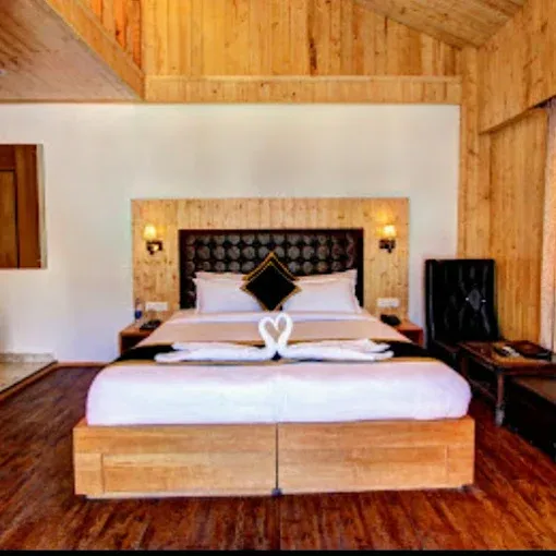 Maharaja Suite (Snow View Balcony)