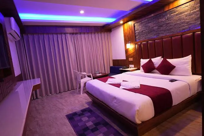 Honeymoon Suite with Steam Bath