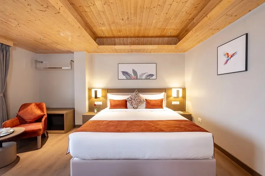 LUXURY VIEW ROOM WITH BALCONY 