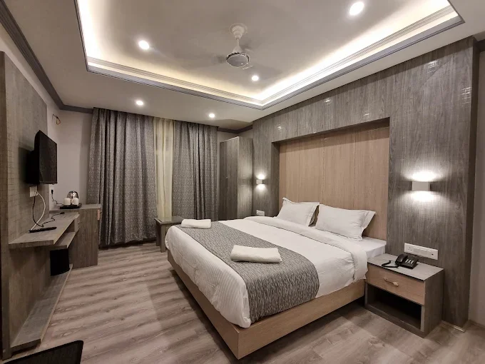 Crown Plaza Residency — photo 9