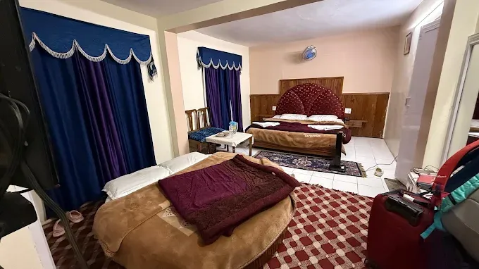 Triple bed family room