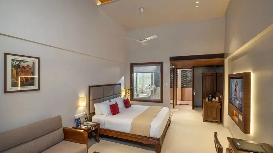 UDAY SUITES - THE GARDEN HOTEL — photo 9