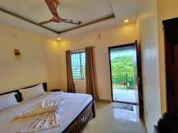 Valley View Cottage with Balcony