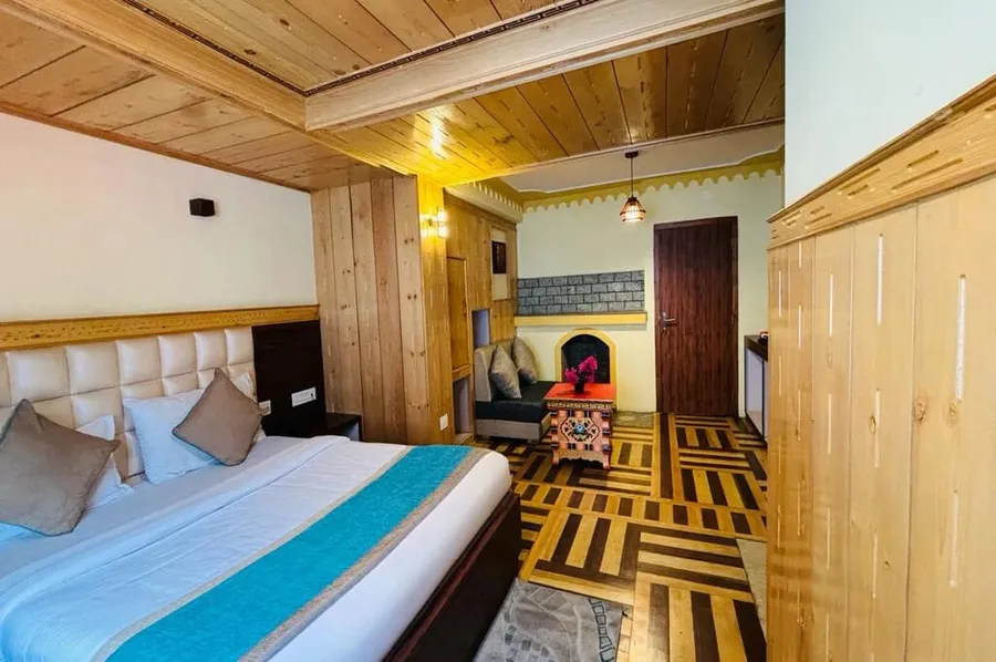DELUXE ROOM